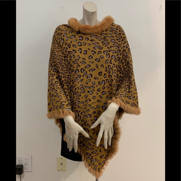 Elle Tian Jackets & Blazers - ELLE TIAN GOLD & BROWN LEOPARD PRINT PONCHO